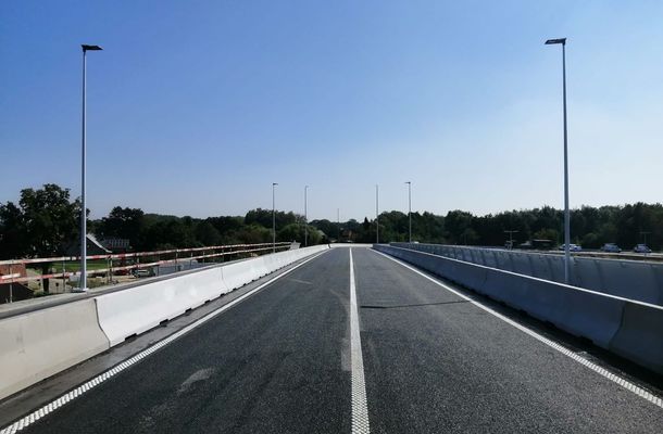 Langste boogbrug over het Albertkanaal is open voor verkeer
