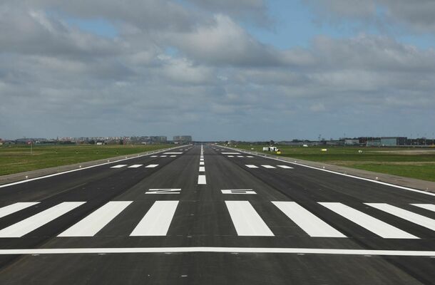 Luchthaven Oostende-Brugge heropend na renovatie start- en landingsbaan