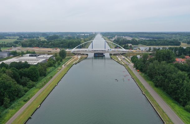 Ook nieuwe brug in Oelegem is open voor het verkeer